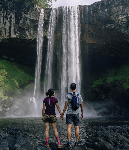 Picture of a couple in a tour.